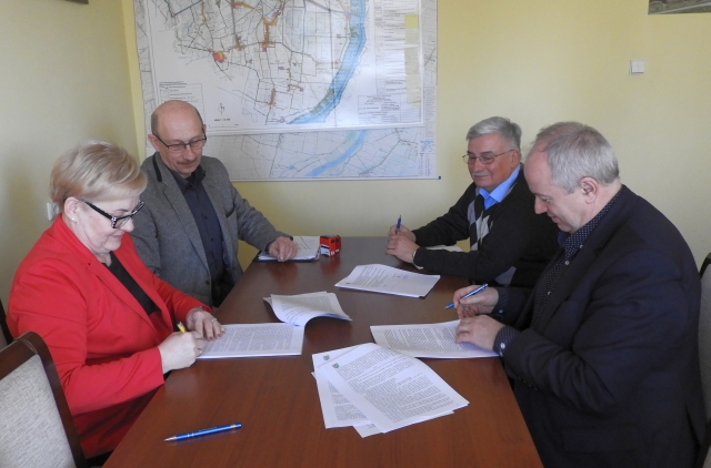 Umowa na budowę ulicy Mickiewicza w Cedrach Wielkich podpisana